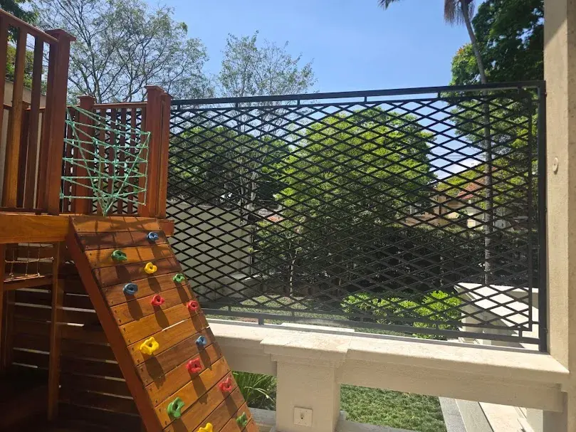 Grade metálica